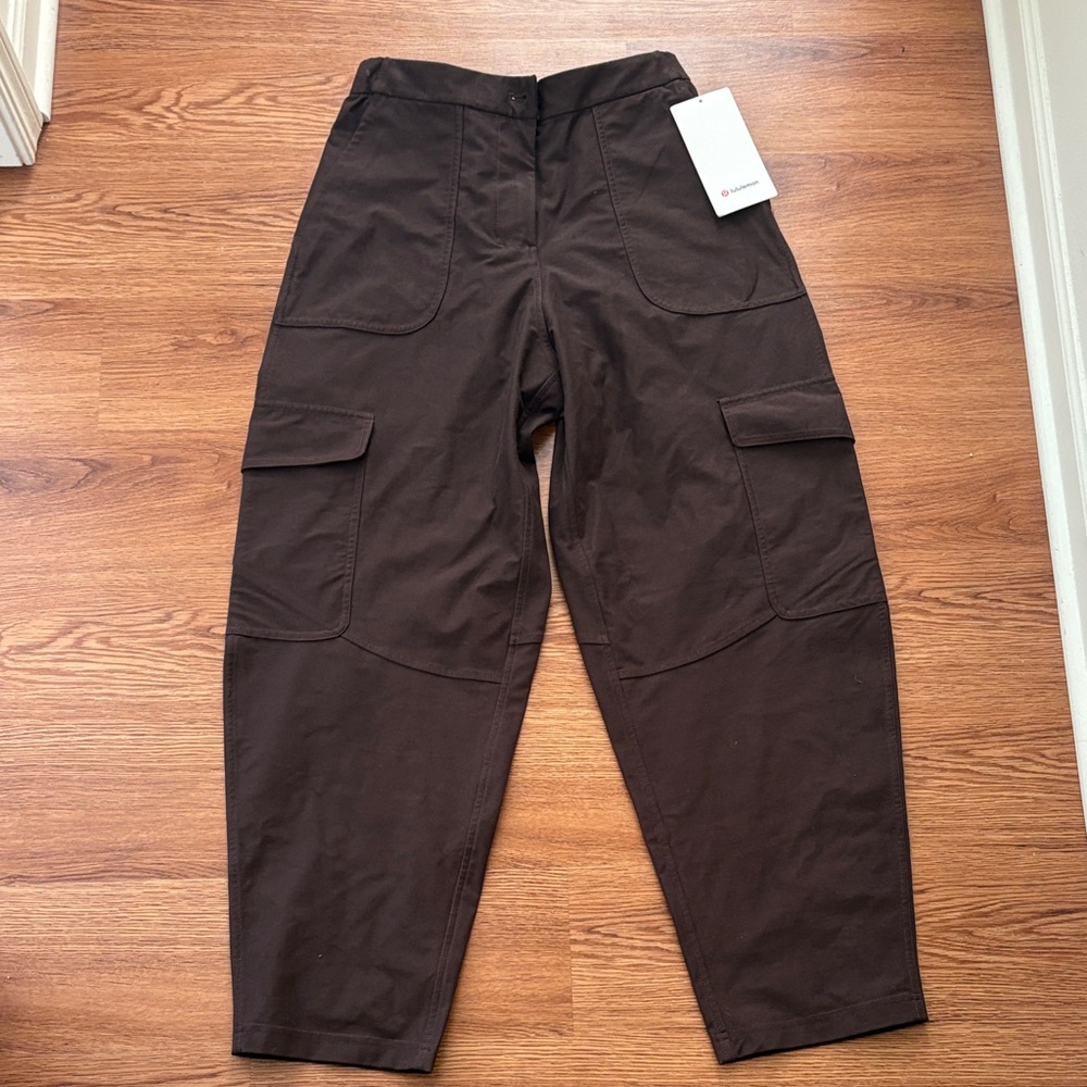 Lululemon NWT Size 28 cargo pants